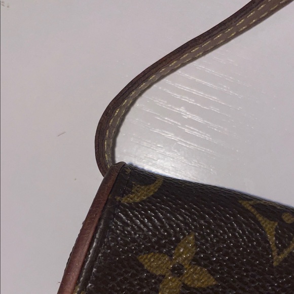 LOUIS VUITTON Black and Gold Monogram Crossbody Bag - Picture 3 of 11